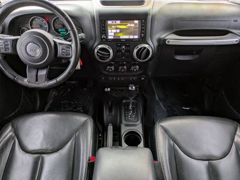 Used 2017 Jeep Wrangler Unlimited Sahara w/ Connectivity Group image 8