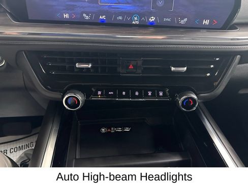 Used 2025 Chevrolet Suburban Z71 AWD/4WD image 47