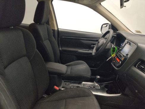 Used 2019 Mitsubishi Outlander ES image 21