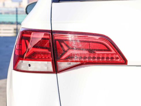 Used 2022 Volkswagen Taos SE image 9