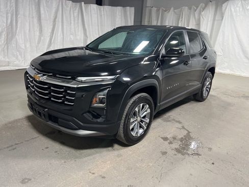 Used 2025 Chevrolet Equinox LT image 3