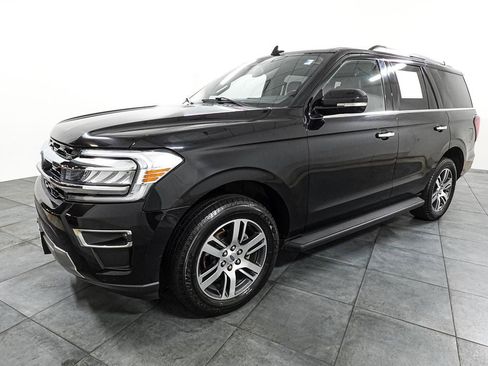 Certified 2024 Ford Expedition Limited image 3