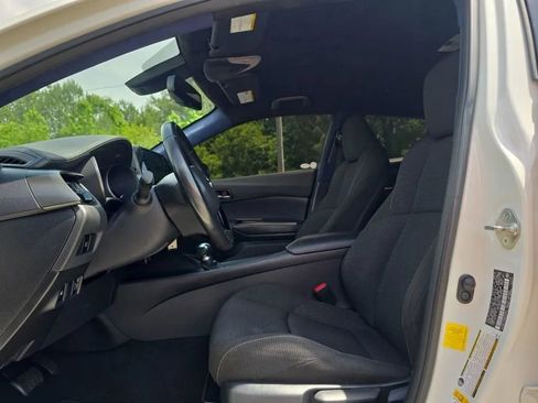 Used 2018 Toyota C-HR XLE FWD image 13