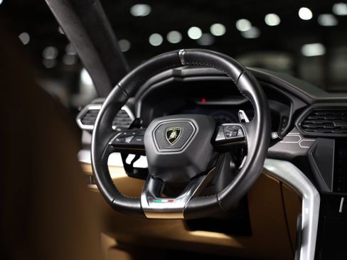 Used 2019 Lamborghini Urus AWD/4WD image 35