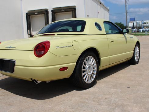 Used 2005 Ford Thunderbird RWD image 4