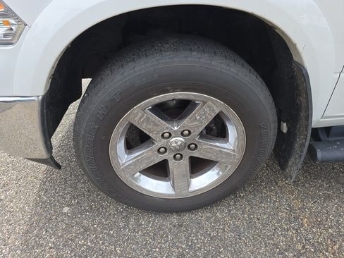 Used 2018 RAM 1500 SLT AWD/4WD image 12