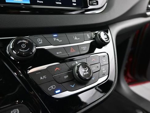 New 2025 Chrysler Voyager LX image 33