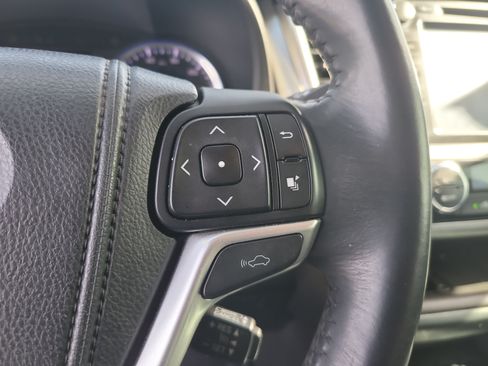 Used 2014 Toyota Highlander Limited w/ Driver Technology Package FWD image 29