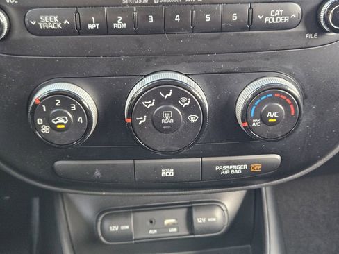 Used 2015 Kia Soul + image 20