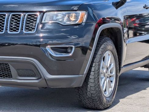 Used 2018 Jeep Grand Cherokee Laredo AWD/4WD image 10
