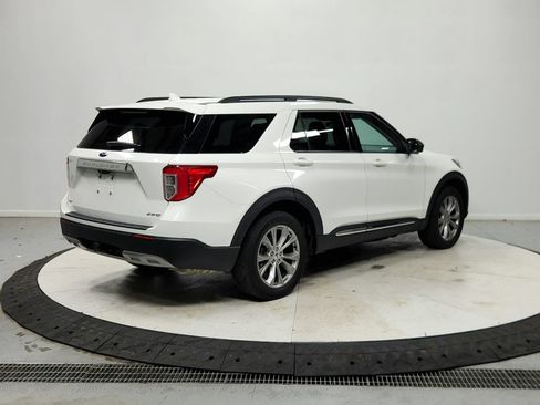 Used 2023 Ford Explorer XLT w/ Equipment Group 202A AWD/4WD image 8
