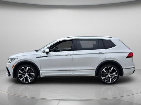 Certified 2024 Volkswagen Tiguan SEL R-Line AWD/4WD image 3
