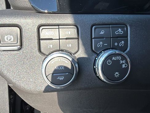 New 2026 GMC Sierra 1500 SLE image 12