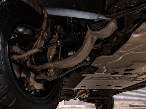 Used 2025 Land Rover Defender 110 X-Dynamic SE image 13