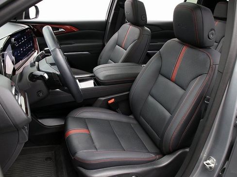 Certified 2024 Chevrolet Traverse RS w/ LPO, Floor Liner Package image 9