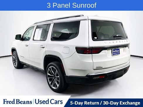 Used 2022 Jeep Wagoneer Series III w/ Premium Group I AWD/4WD image 6