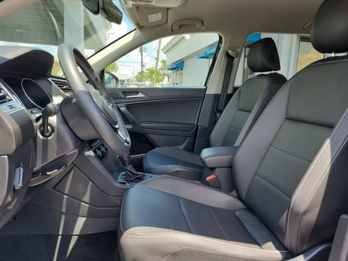 Used 2021 Volkswagen Tiguan SE FWD image 19
