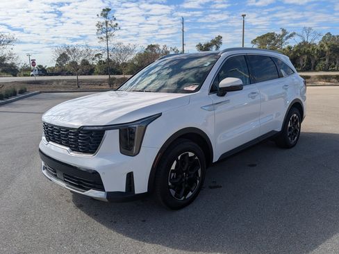 Certified 2025 Kia Sorento S w/ Panoramic Sunroof Package image 9