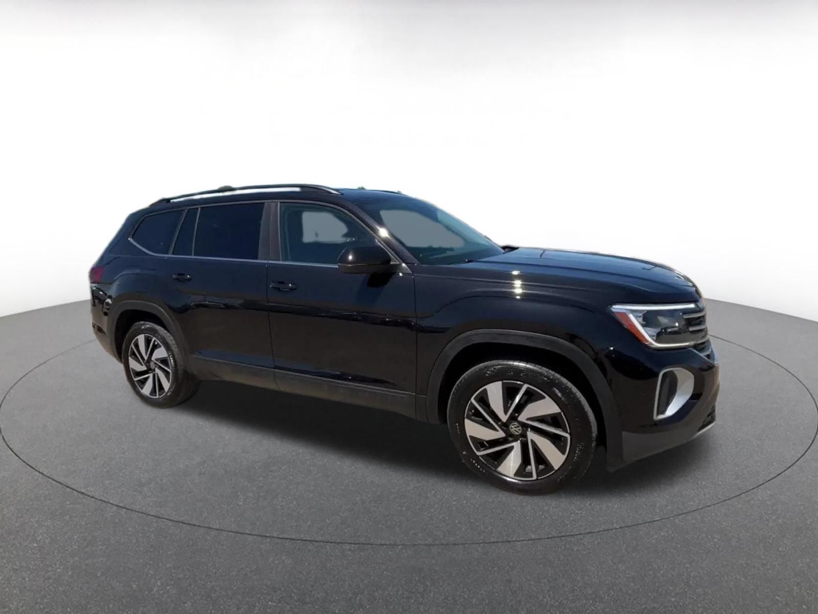 Used 2026 Volkswagen Atlas SE AWD/4WD image 2