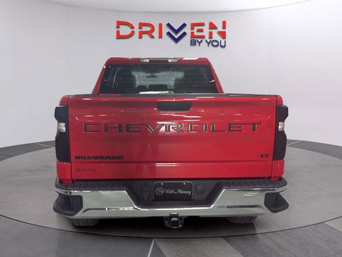 Used 2022 Chevrolet Silverado 1500 LT AWD/4WD image 4