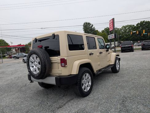 Used 2012 Jeep Wrangler Unlimited Sahara AWD/4WD image 7