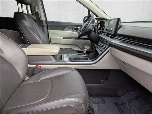 Used 2024 Kia Carnival LX image 29