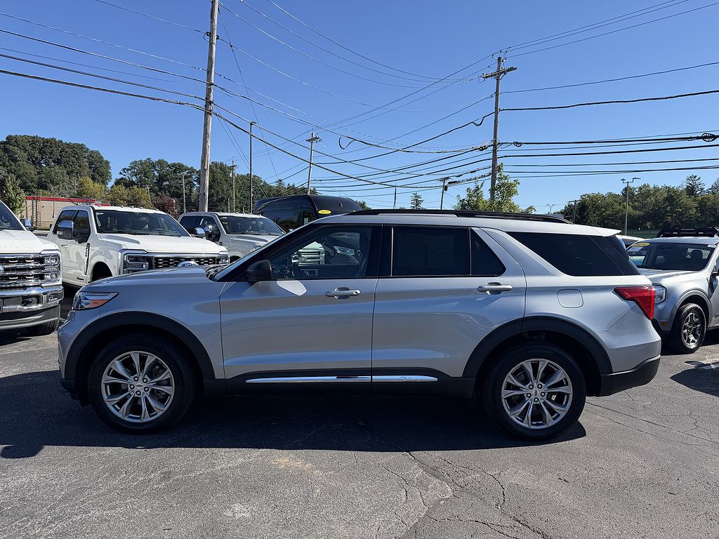 Certified 2023 Ford Explorer XLT w/ Equipment Group 202A AWD/4WD image 2