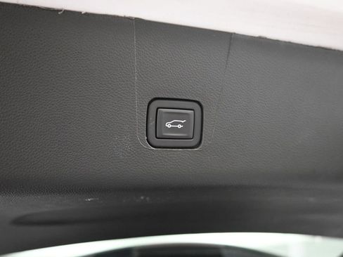 Used 2023 Chevrolet Traverse LT w/ LT Premium Package AWD/4WD image 14