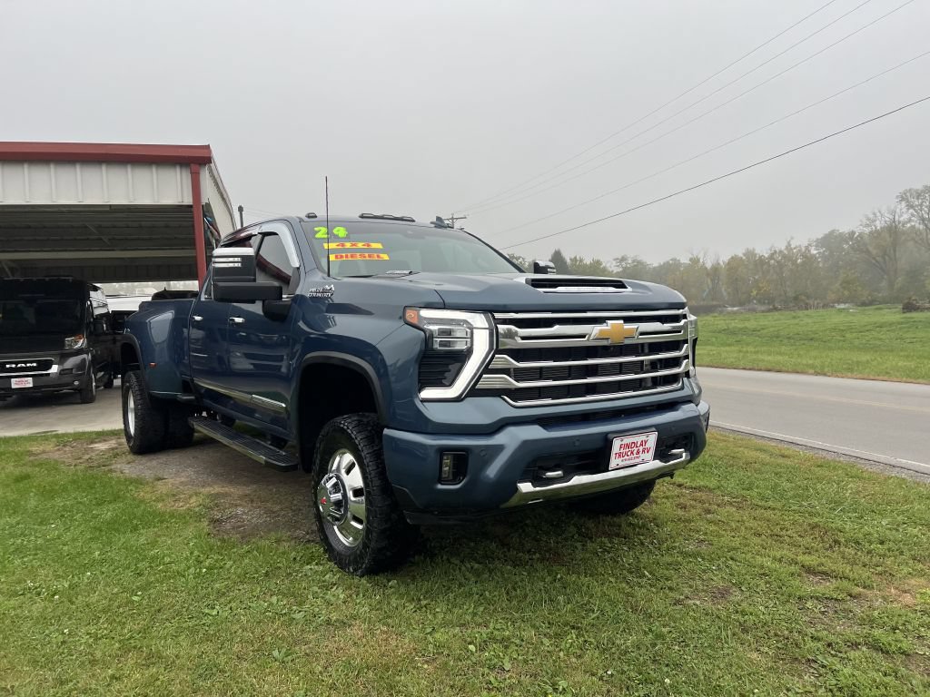 Used 2024 Chevrolet Silverado 3500 High Country w/ High Country Premium Package AWD/4WD image 4