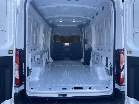 New 2026 Ford Transit 250 148 Medium Roof RWD image 12