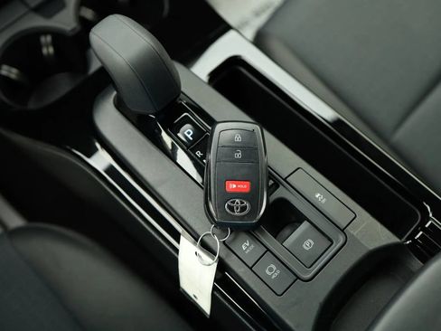 Used 2024 Toyota Prius LE FWD image 25
