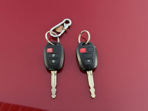 Used 2019 Toyota Highlander LE image 40