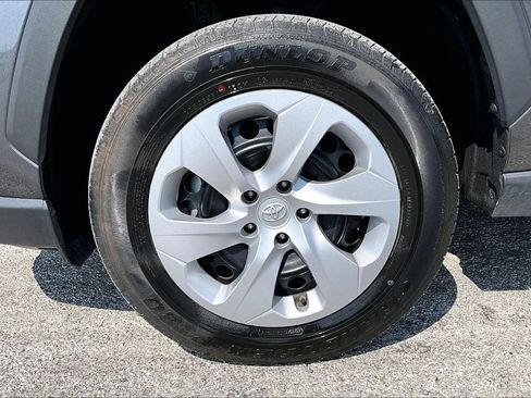 Used 2025 Toyota RAV4 LE AWD/4WD image 9