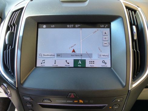 Used 2019 Ford Edge Titanium w/ Equipment Group 301A AWD/4WD image 34
