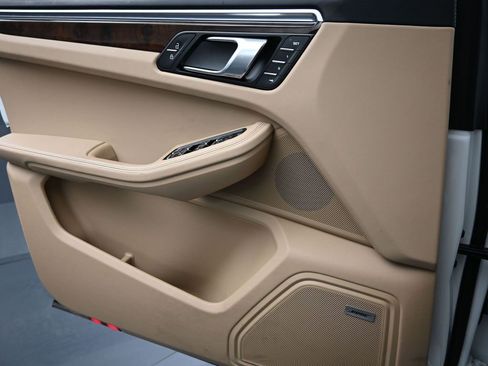 Certified 2024 Porsche Macan image 24