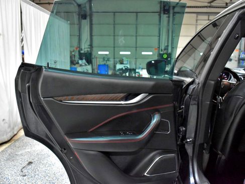 Used 2017 Maserati Levante w/ Luxury Package image 35