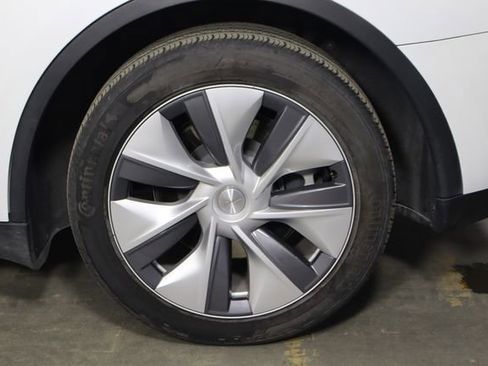 Used 2023 Tesla Model Y Long Range AWD/4WD image 38
