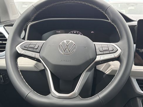 New 2026 Volkswagen Taos SE AWD/4WD image 14