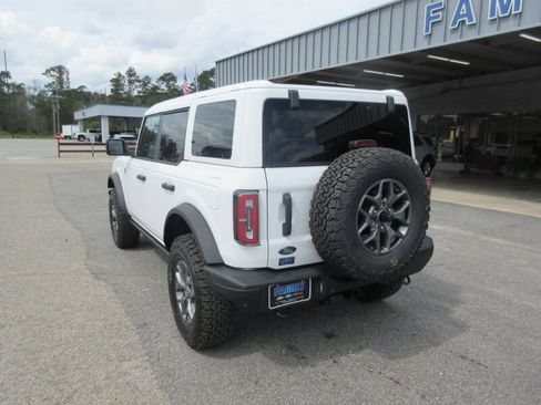 New 2025 Ford Bronco Badlands image 3