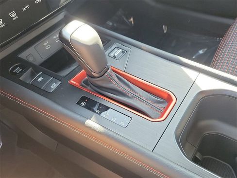 New 2025 Nissan Kicks SR image 10