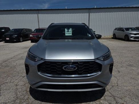 Used 2023 Ford Escape ST-Line w/ Tech Pack #1 AWD/4WD image 2