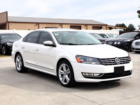 Used 2013 Volkswagen Passat TDI SE FWD image 7