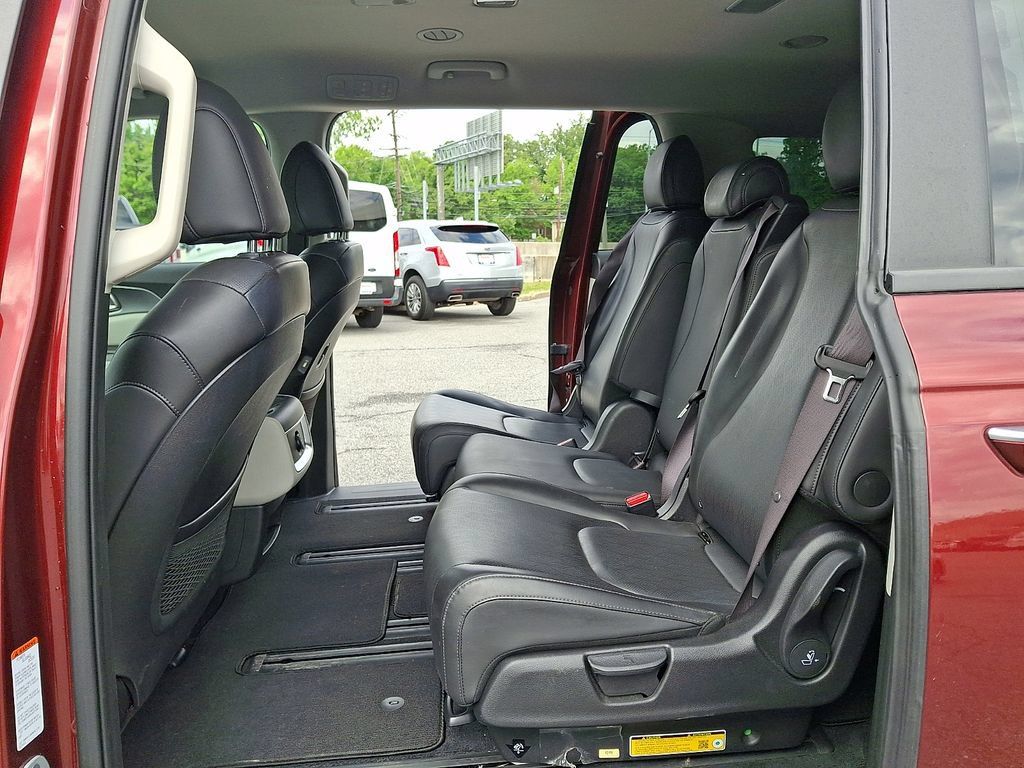 Used 2024 Kia Carnival LX FWD image 10
