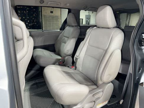 Used 2015 Toyota Sienna XLE w/ XLE Navigation Package FWD image 17