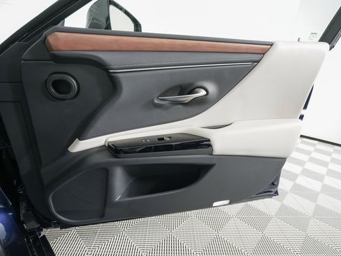 New 2025 Lexus ES 350 w/ Premium Package image 19