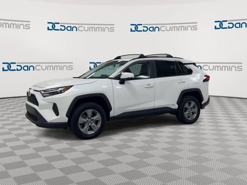 Used 2022 Toyota RAV4 XLE w/ Convenience Package AWD/4WD image 2