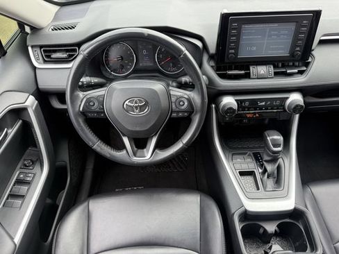 Used 2019 Toyota RAV4 XLE Premium FWD image 12