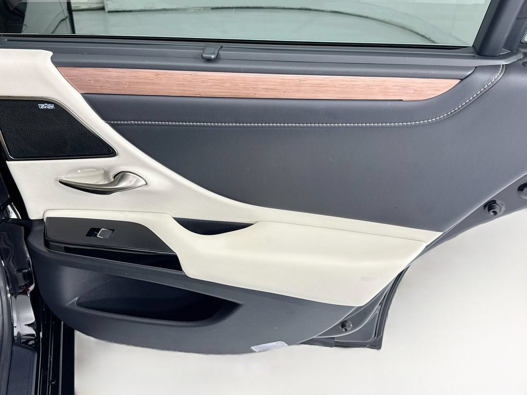 Used 2024 Lexus ES 350 Ultra Luxury w/ Accessory Package (Z2) FWD image 26