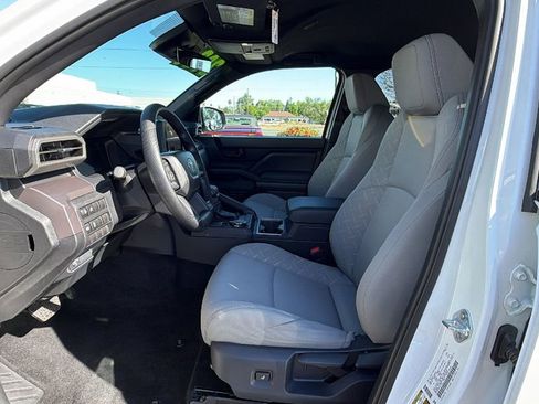 Used 2026 Toyota Tacoma 4x4 Double Cab image 32