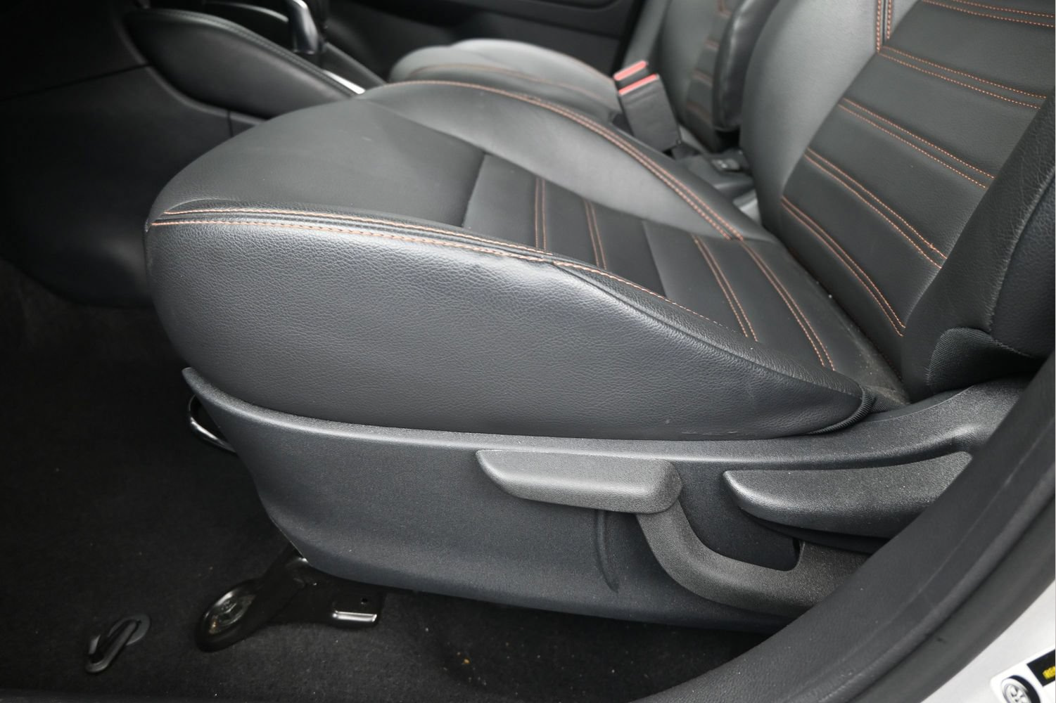 Used 2020 Nissan Kicks SR w/ SR Premium Package FWD image 10